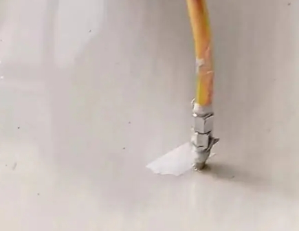 镇巴瓷砖空鼓维修公司专业解答在瓷砖铺贴过程中，如果使用的砂料过粗（如全部使用了粗砂），可能会导致以下问题